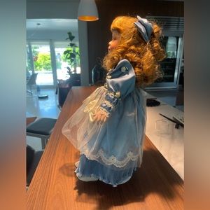 2 beautiful vintage Dolls